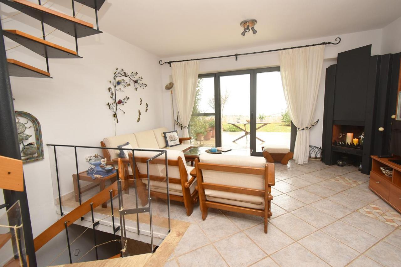 Olia Sea View Shared Pool Villa, Néa Fókaia Buitenkant foto